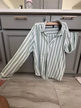 H&M striped long sleeve button down shirt